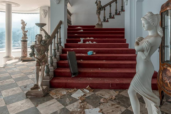 Bất động sản này là nơi Kawamoto trưng bày bộ sưu tập nghệ thuật xa xỉ trị giá hàng trăm triệu USD của mình.