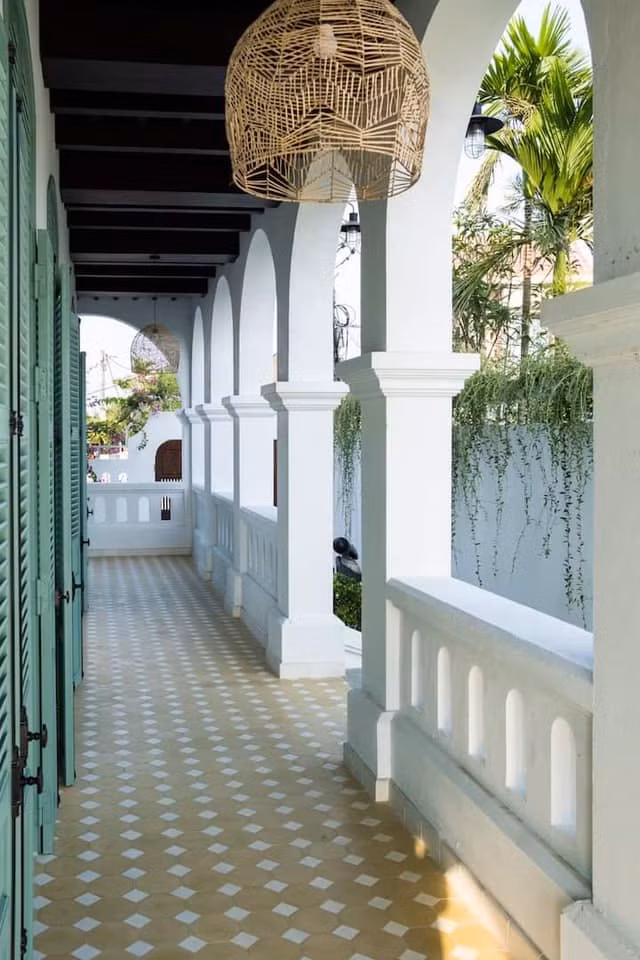 Hiên nhà lộng gió.