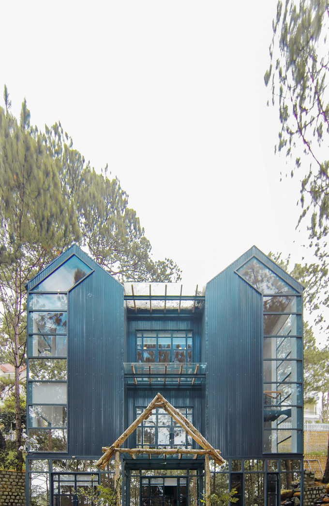 Cơ ngơi này được xây dựng kế bên Villa Bồ Câu 1 rộng 100 m2 nơi mà vợ chồng Phan Như Thảo đang ở. Ảnh: FBNV.