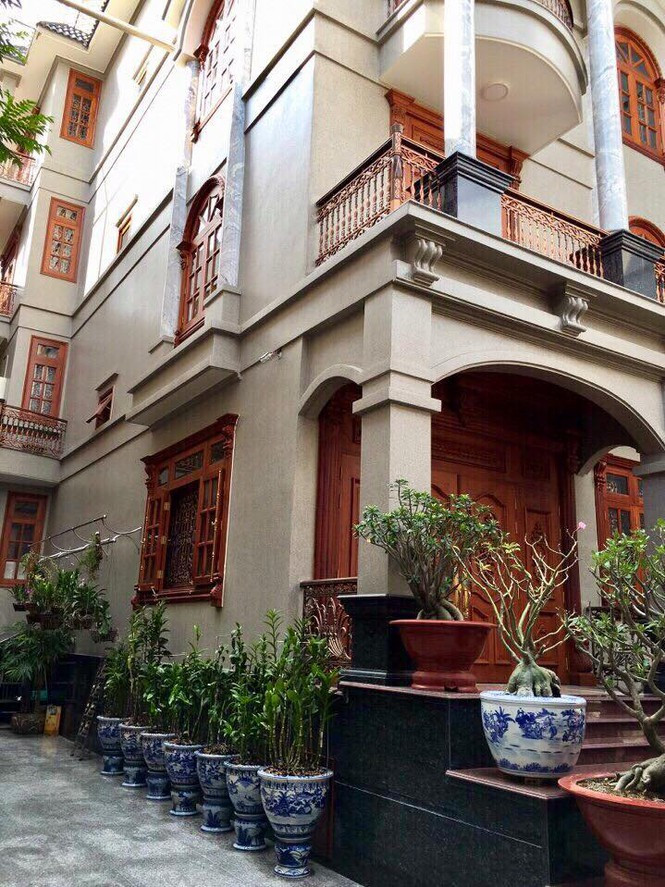 Căn biệt thự gồm 1 tầng trệt, 3 lầu, mỗi lầu 2 phòng ngủ. Ảnh: Tiền phong.