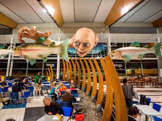 Thế giới của Chúa Nhẫn hiện hữu ngay trong sân bay quốc tế Wellington, New Zeland.