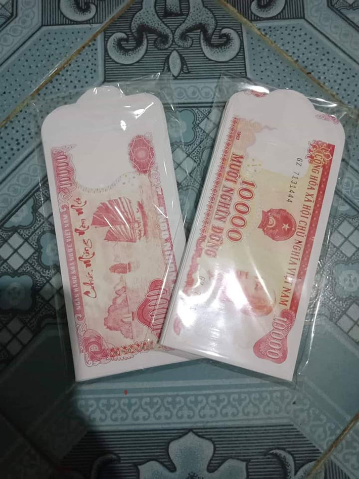 Tờ 10.000 giấy đỏ được mệnh danh là hoa hậu tiền Việt. Ảnh: FB Truc Doan.