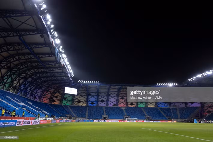 Ban đầu, sân được xây dựng theo hình bầu dục. Sau đó, sân được sửa thành hình chữ nhật để phù hợp với bóng đá. Ảnh: Getty Images.