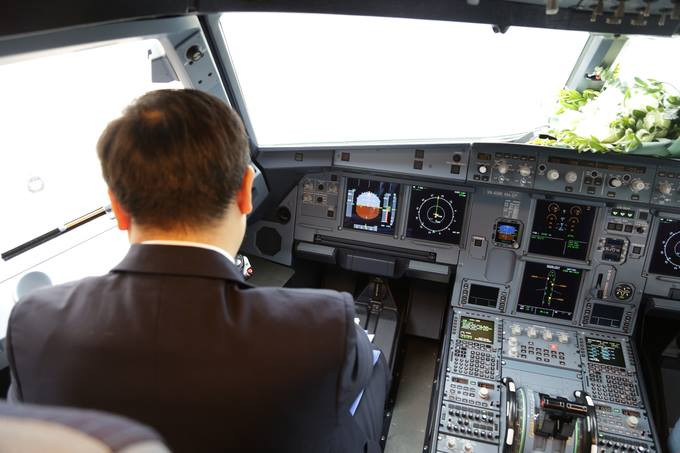 Cận cảnh khoang lái máy bay A321neo.