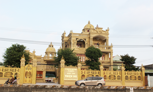 Những ngày cuối tháng 12/2018, thông tin về căn biệt thự dát vàng tại Bà Rịa - Vũng Tàu đã khiến mạng xã hội dậy sóng. Ảnh: Vietnamnet.