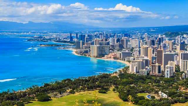 Thành phố Honolulu ở thiên đường du lịch Hawaii, Mỹ, nằm tại bờ biển phía nam của đảo Oahu có điểm số trung bình đạt 8,6, đứng vị trí thứ 9. Ảnh: BI.