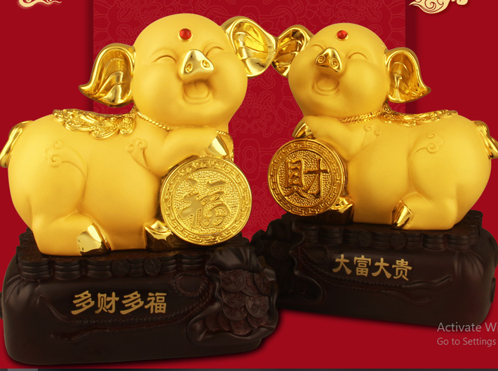 Càng gần Tết Nguyên đán, thị trường quà Tết càng trở nên sôi động. Năm nay, món quà được nhiều người tặng nhau chính là linh vật biểu tượng của năm. Ảnh: Heothantai.