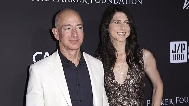 Nếu tài sản được chia đôi, tỷ phú Jeff Bezos có thể sẽ mất ngôi giàu nhất thế giới. Đây cũng sẽ là vụ ly hôn tốn kém nhất lịch sử. Ảnh: WSMV.