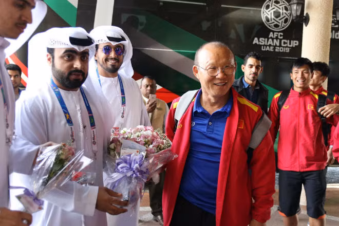 Ngày 13/1, đội tuyển Việt Nam đã di chuyển từ Abu Dhabi đến Al Ain để chuẩn bị cho trận đấu gặp đội tuyển Yemen. Ảnh: Khám phá.