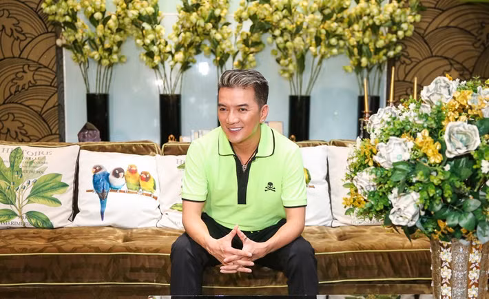 Nhắc đến những ngôi nhà lộng lẫy của sao Việt tuổi Hợi không thể bỏ qua căn biệt thự 3 triệu USD của Đàm Vĩnh Hưng tại quận 10 (TP HCM). Ảnh: Zing.