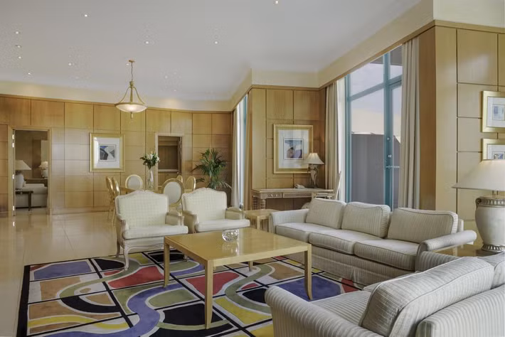 Khách sạn mới của tuyển Việt Nam bao gồm 390 phòng với nhiều dịch vụ tiện nghi. Ảnh: Booking.