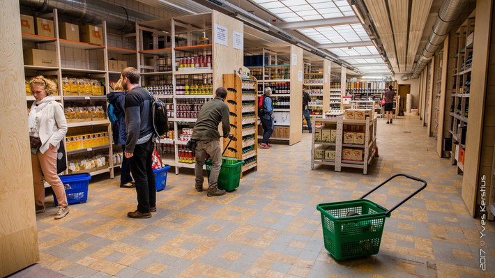 Siêu thị kỳ lạ này được tạo ra để chứng minh rằng mọi người có thể chọn sản phẩm và hàng hóa mà họ muốn tự tiêu thụ mà không phải trả thêm tiền.