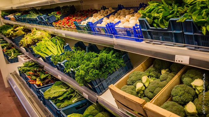 Một siêu thị "bất bình thường" mới đi vào hoạt động ở Brussels (Bỉ) khiến nhiều ngạc nhiên. Siêu thị có tên BEES Coop hoạt động theo mô hình không lợi nhuận.