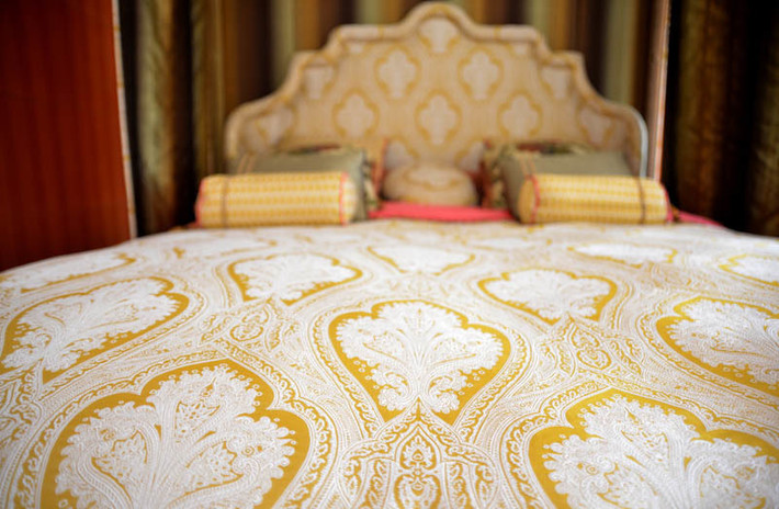 Đại gia Lê Ân cũng là người có độ chiều vợ khi tậu chiếc giường Hoàng gia trị giá tới 6 tỷ đồng.