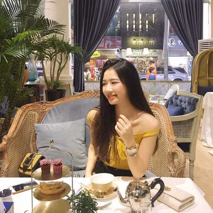 Những bức ảnh chụp đời thường cho thấy Amee có một cuộc sống vô cùng sung túc khi thường xuyên check in ở những địa điểm sang chảnh, đồ hiệu "ngập mặt" và thường xuyên đi du lịch khắp nơi. Nguồn ảnh: Instagram.