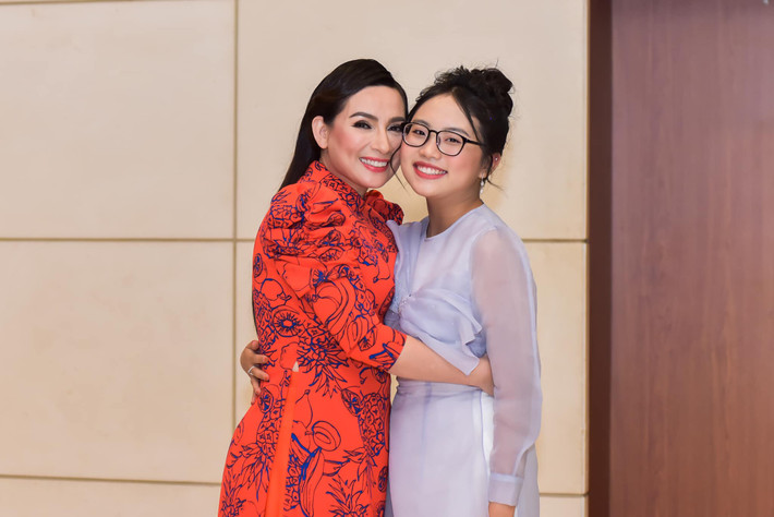 Có lần, Quang Lê từng tiết lộ, cát-xê của con gái nuôi Phương Mỹ Chi cao gấp đôi anh. Ảnh: Vietnamnet.