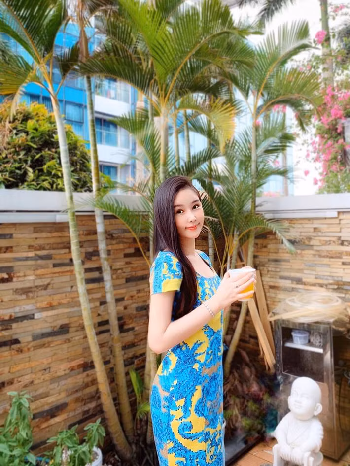 Ban công là nơi thư gian sau giờ làm việc mệt mỏi của Ngân Anh. Nguồn ảnh: FBNV.