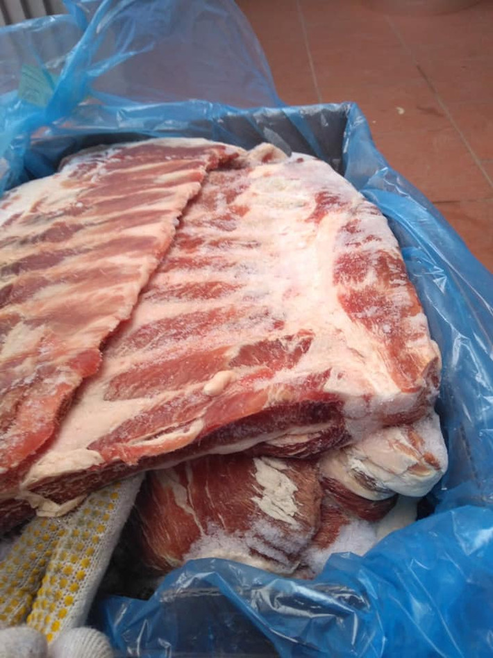 Theo người bán, sườn cánh buồm là phần sườn bao vùng ức của con lợn, là phần xương ngon nhất, chất lượng nhất của con lợn, có thể chế biến được nhiều món ăn ngon như: sườn nướng, sườn xào chua ngọt, sườn nấu canh chua…