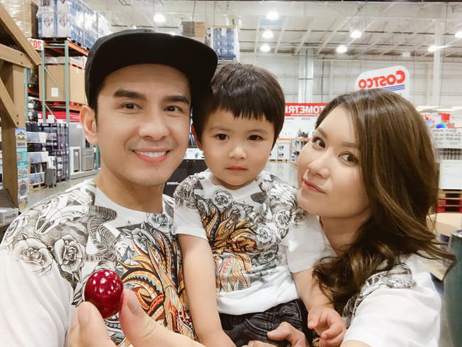 Thủy Tiên - bà xã Đan Trường được được đánh giá là người rất thành công trong kinh doanh. Sau khi tốt nghiệp ngành Marketing và Kinh doanh quốc tế của Đại học San Jose, Thủy Tiên làm cố vấn cho một tập đoàn tài chính thế giới.