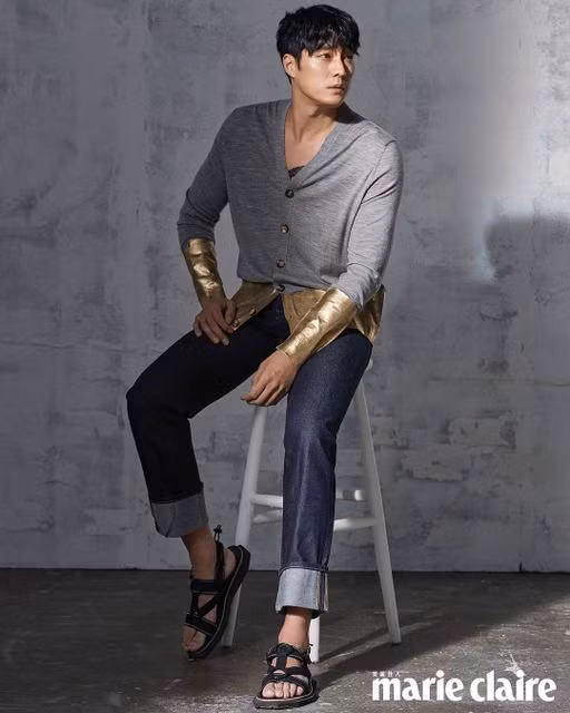 Không chỉ vậy, So Ji Sub còn thường xuyên xuất hiện trên các tạp chí nổi tiếng, làm đại sứ quảng cáo cho nhiều dòng sản phẩm cao cấp tại Hàn Quốc và quốc tế.