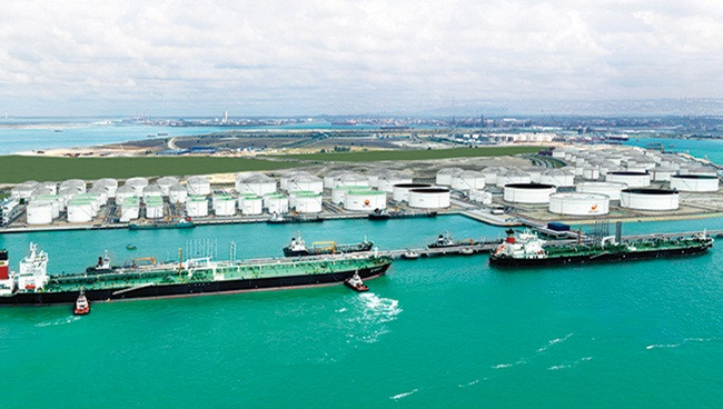 Những người quen biết vị đại gia dầu mỏ này nhận xét ông là một doanh nhân khiêm tốn kín tiếng.