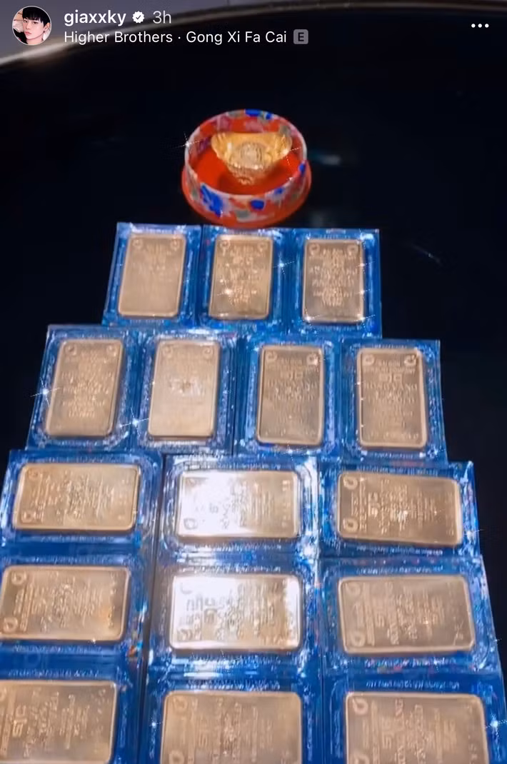 Trên mạng xã hội, hội đại gia, rich kid đình đám khiến dân tình "loá mắt" khi khoe số vàng mua được trong ngày vía Thần Tài. 