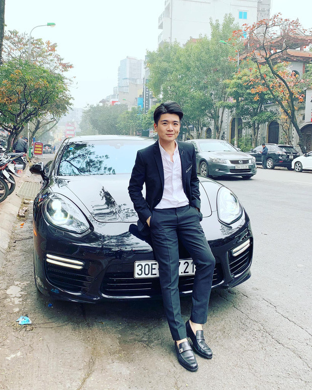 Đỗ Quang Vinh bên chiếc Porsche đặc biệt của em trai. Ảnh: FBNV