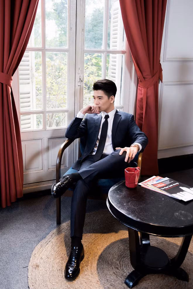 Sau khi du học nước ngoài, Quang Vinh đang nắm giữ chức Phó Tổng Giám đốc ngân hàng SHB và tham gia quản lý mảng kinh doanh của Tập đoàn T&amp;T. Ảnh: Internet