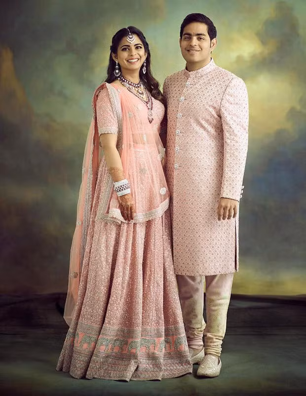 Hai chị em thân thiết đến mức Akash còn từng "nhường" ngày cưới - ngày quan trọng nhất cuộc đời mình cho chị gái.