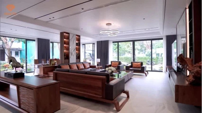 Để tối ưu không gian sống cho mẹ, người con trai đã làm việc với ban quản lý để chỉnh lại một số thiết kế trong căn biệt thự hai mặt tiền. Ảnh chụp màn hình