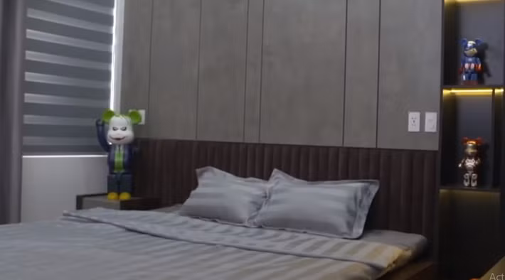 Trong phòng đặt nhiều món đồ yêu thích của tiền vệ Hoàng Đức. Ảnh chụp màn hình