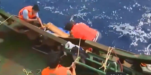 Hiện, các kiểm ngư viên đang khẩn trưởng khắc phục những thiệt hại ban đầu của tàu KN 951 và kiên định bám biển bảo vệ chủ quyền Tổ quốc.