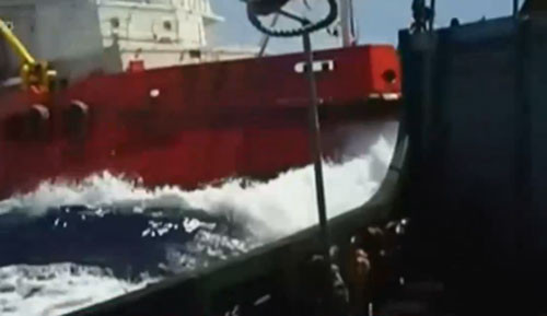 ... vào chính giữa mạn trái tàu KN 951.