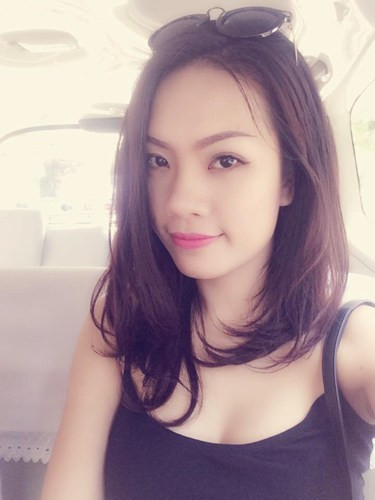 Bức ảnh chụp "ké", tự sướng với David Beckham của Hin Phuong khiến không ít cô gái khác ghen tị. Nhiều người còn cho rằng Hin Phuong là "cô gái may mắn nhất Việt Nam". Được biết, để có được bức ảnh chụp với Beckham, Hin Phuong và thành viên trong đoàn phục đã phải khá vất vả bởi an ninh sân bay, vệ sĩ rất nghiêm ngặt.