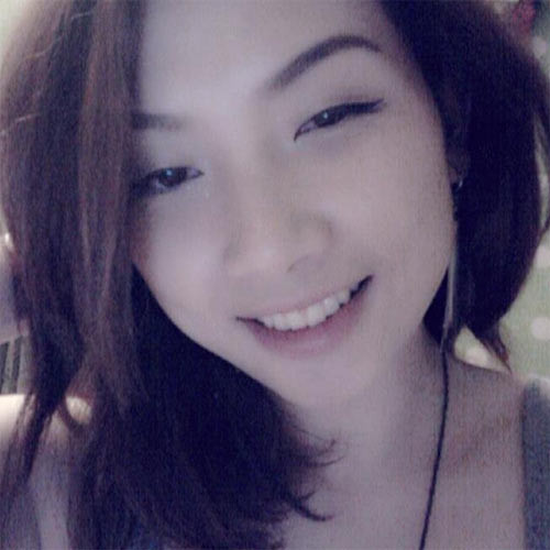 Thu Hiền làm công việc của một cộng tác viên South East Entertainment. Cô đã dành 2 tiếng đồng hồ trò chuyện với Hardwell trong quán bar sau đó lấy hết can đảm xin một bức ảnh chụp chung với chàng DJ này.