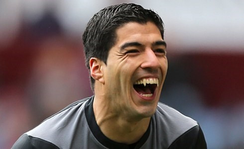 Hành động của Suarez được giới chuyên môn nhận xét là mất kiểm soát. Nhiều fan còn tuyên bố "cạch mặt" với chàng tiền đạo này nếu như anh không xin lỗi và cư xử đúng mực hơn. Nên có thể thấy dễ hiểu vì sao Sora Aoi lại "kinh tởm' hành động cắn bậy này đến thế.