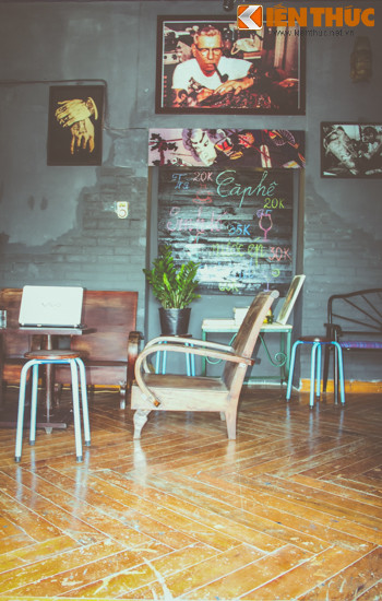 Được xây dựng trên nền một ngôi nhà cũ nên không gian tại Inkfly vẫn giữ được những nét mộc mạc đặc trưng của nhà phố cổ.