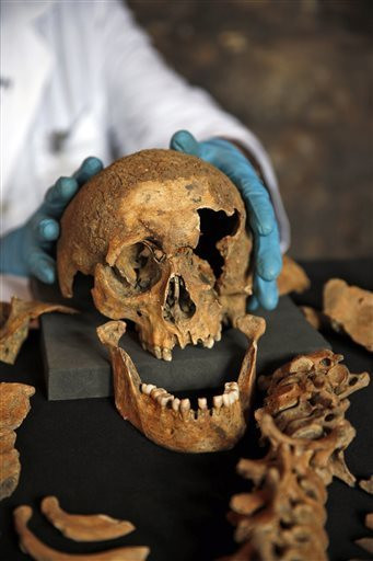 Phân tích DNA mẫu hài cốt này, các chuyên gia lại cho rằng, căn bệnh có thể bị lây lan theo cách đơn giản hơn - qua đường hô hấp.