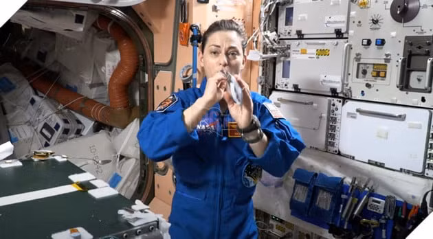 Cach phi hanh gia xu ly quan ao ban the nao?-Hinh-5