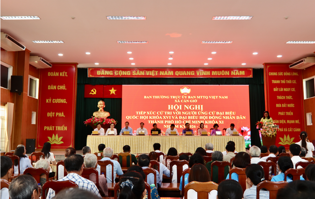 Quang cảnh hội nghị tiếp xúc cử tri tại xã Cần Giờ