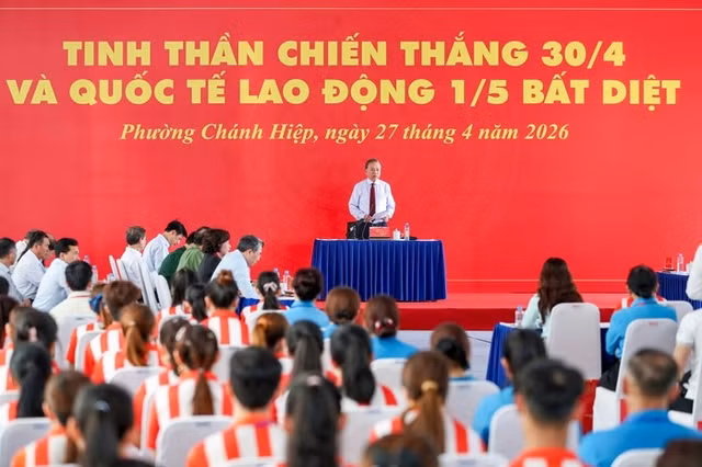 Tổng Bí thư, Chủ tịch nước Tô Lâm phát biểu tại buổi thăm và tặng quà công nhân TPHCM ngày 27-4
