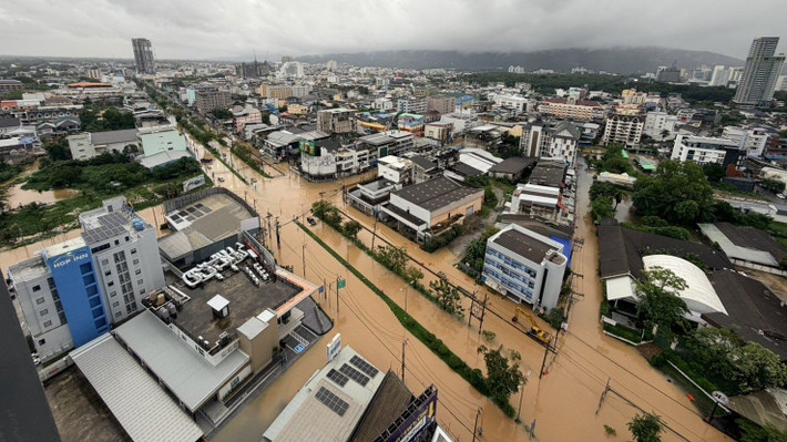 Một khu dân cư bị ngập nhìn từ trên cao. Ảnh: Thaipbs.