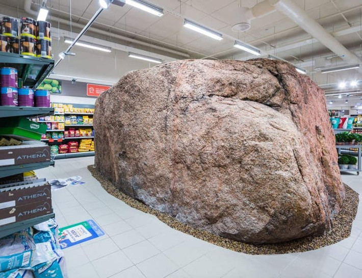 Tảng đá được cho là có niên đại khoảng 10.000 năm tuổi nhưng người ta chỉ phát hiện ra nó khi đào móng vào tháng 9/2014. Ảnh: Nordecon.