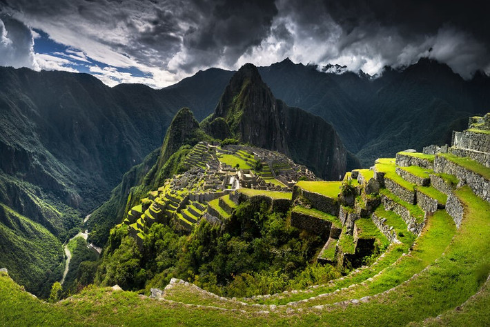 Thánh địa Machu Picchu nổi tiếng tọa lạc bên sườn Cordillera Đông của dãy Andes.