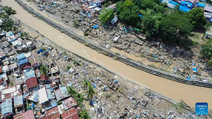 NDDRMC cũng báo cáo 119 thành phố hoặc đô thị ở 5 khu vực đang gặp phải tình trạng mất điện liên tục. Ảnh: Xinhua.