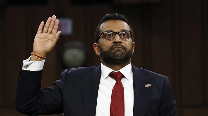 "Ông Bolton bị truy tố sau khi cuộc điều tra của FBI cho thấy ông ấy lan truyền thông tin mật bằng tài khoản cá nhân và lưu giữ các tài liệu này tại nhà riêng, vi phạm trực tiếp luật liên bang", Giám đốc FBI Kash Patel (ảnh) thông tin. Ảnh: Getty.