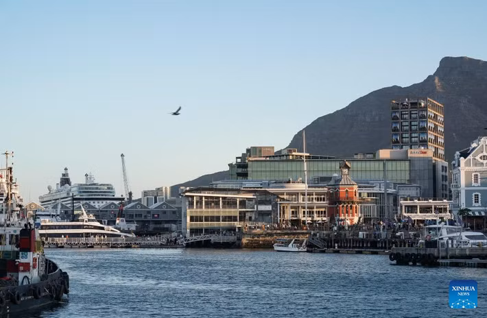 Khu bến cảng V&amp;A ở Cape Town là một trong những điểm du lịch nổi tiếng nhất Nam Phi.