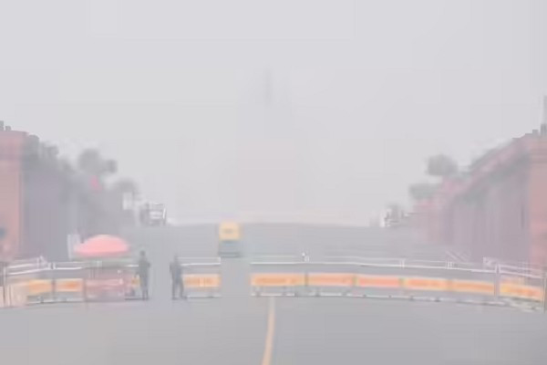 Tình trạng ô nhiễm không khí vẫn nghiêm trọng tại nhiều thành phố ở Ấn Độ dù hoạt động đốt rơm rạ trong năm nay đã giảm. Ảnh: Economic Times.