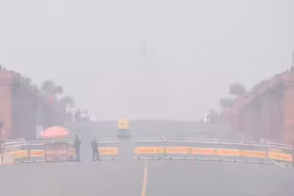Tình trạng ô nhiễm không khí vẫn nghiêm trọng tại nhiều thành phố ở Ấn Độ dù hoạt động đốt rơm rạ trong năm nay đã giảm. Ảnh: Economic Times.