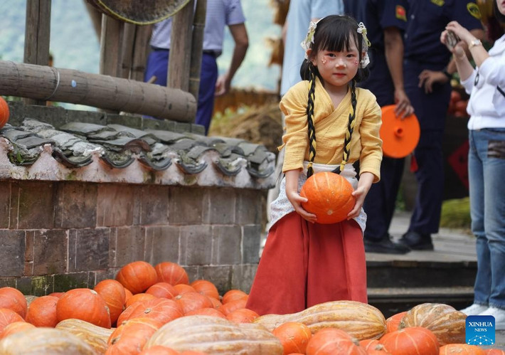 Lễ hội thu hoạch của nông dân Trung Quốc trùng với ngày Thu phân hàng năm, thường rơi vào khoảng từ ngày 22 đến 24/9. Ảnh: THX.